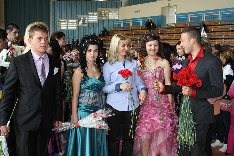 Абитуриенти в СОУ Ангел Каралийчев 2012