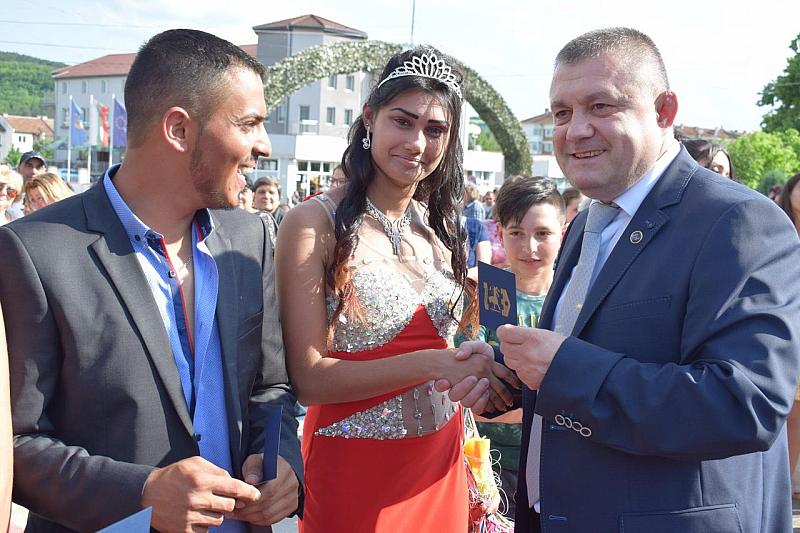 32933200 10204718053427704 898024477013573632 o